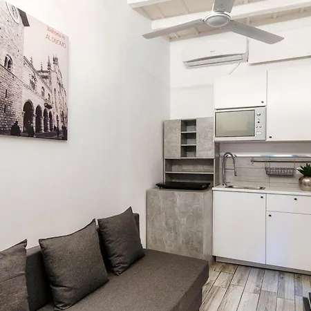 Joivy Chic 5-bed Near Duomo Di Appartement Como