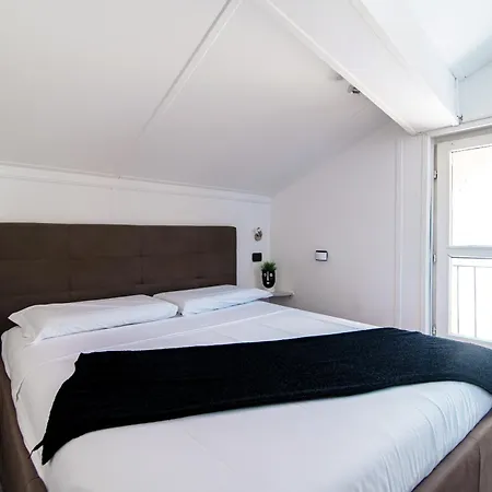 Апартаменты Joivy Chic 5-bed Near Duomo Di *