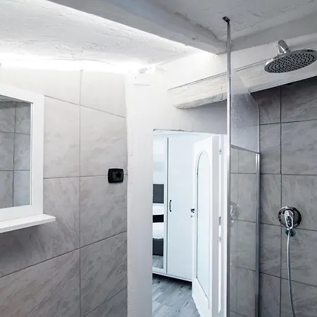 Joivy Chic 5-bed Near Duomo Di Appartement