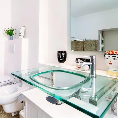 Joivy Chic 5-bed Near Duomo Di Διαμέρισμα *