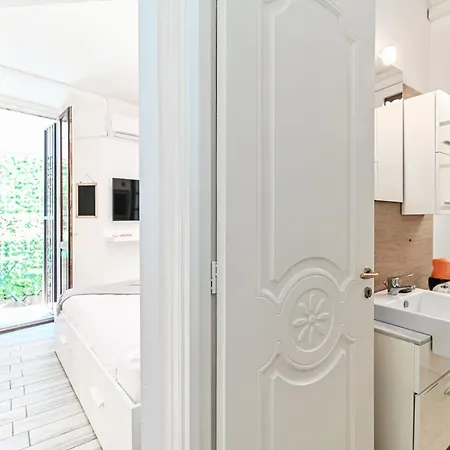 Joivy Chic 5-bed Near Duomo Di Διαμέρισμα *