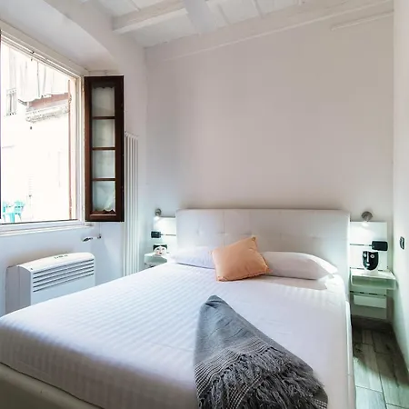 Joivy Chic 5-bed Near Duomo Di Appartement
